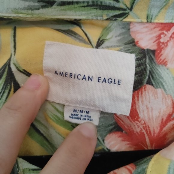 American Eagle Tie Front Yellow Hawaiian Cropped Shirt Size Medium - Picture 3 of 3
